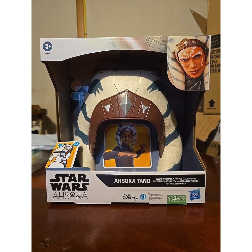 STAR WARS Ahsoka Tano Electronic Mask with‎ Phrases & Sound Effects New In Box